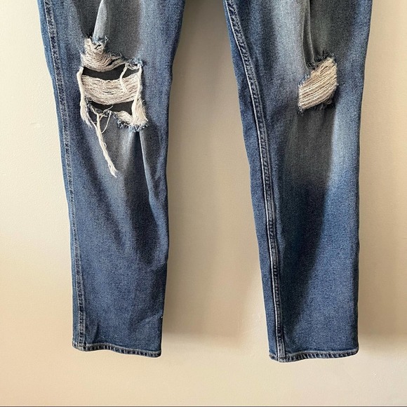 Hollister Ultra High-Rise Distressed Mom Jean 32x29 - Picture 3 of 12